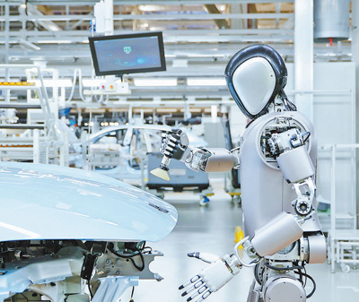 人形機(jī)器人“進(jìn)廠實(shí)訓(xùn)” 中國工業(yè)機(jī)器人的智能新探索